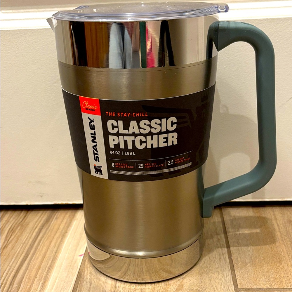 NWT Stanley Classic 64oz stay chill Pitcher - Stainless Steel with green Handle